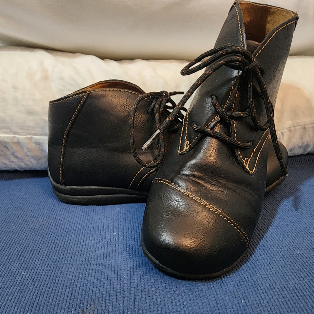 b.o.c. Black Leather Lace-Up Moccasin Boots